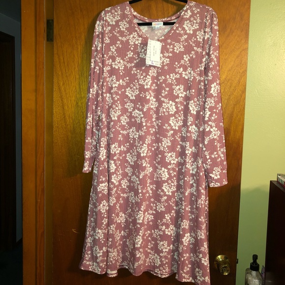LuLaRoe Dresses & Skirts - NWT - Lularoe Emily T-shirt dress LuLaRoe Dresses & Skirts - NWT - Lularoe Emily T-shirt dress